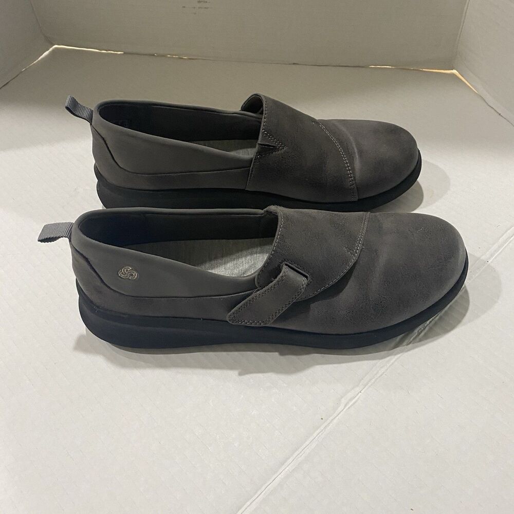 Cloudsteppers Clarks Soft Cushion Loafers Hook& Loop Closure Women's sz 7 D